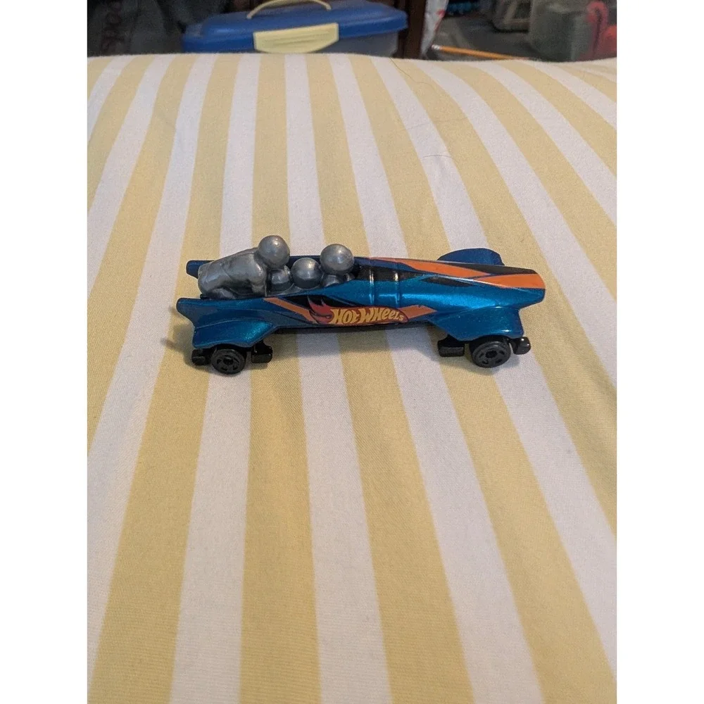 Hot Wheels Ice Shredder H10 Car Bobsled Blue Race Team 1:64 Diecast 2016
